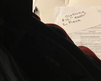 103 100.00 Sasha Rare Vintage 3D Red Black Roses