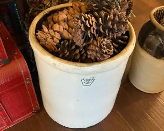 24 70.00 12 numbered old crock 15x19H