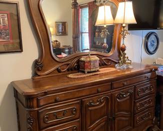 9 450.00 Dresser with beveled mirror 2 jewelry drawers - 6 drawers & cabinet with 2 shelves 70W19Dx38H - Mirror 51Tx55