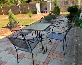 22 140.00 Dinette set metal 4 chairs & square table 28x28x28