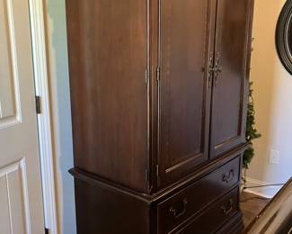 59 200.00 Armoire matching the bed 46Wx24Dx475T