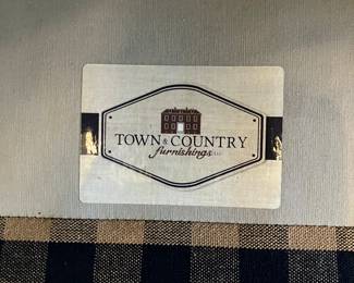 14 250.00 Town & Country Furnishing Checkers setee dark blue and tan 72Wx31Dx36H