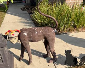 81 90.00 Vintage monkey 3'W