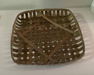 27 80.00 Primitive Tobacco basket 27x27x3