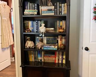 68 - 140.00 Bookcase 36Wx16Dx79"H