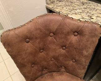 55 60.00 Barstool brown suede 20x19x40 - 24H to the seat