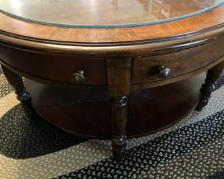 13 180.00 Round wood table with 4 drawers 40Dx22T