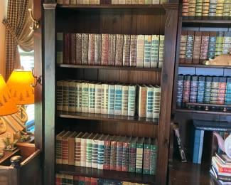 16 150.00 Ethan Allen "Old Tavern"bookcase 6 shelves 81x30Wx10D