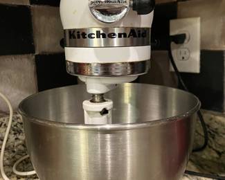 49 70.00 Kitchen Aid white & stainless mixer