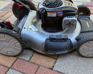 24 220.00 Lawn mower with cover Murray E-500 prime Briggs and Stratton hat features a "Prime N' Pull" easy start system