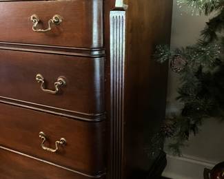 5 450.00 Antique mahogany 4 chest drawers (burn on top) 46Wx21Dx37H