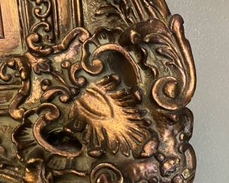 32 100.00 Decorative still life art in heavy gild frame 21x22