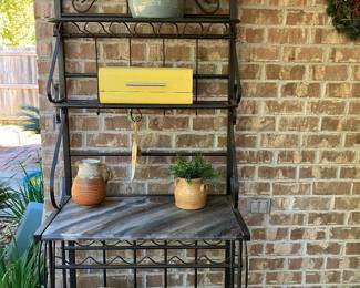 21 90.00 Baker's rack 30Wx18DX72H