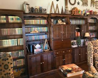 16 150.00 Ethan Allen "Old Tavern" bookcase 6 shelves 81x30Wx10D