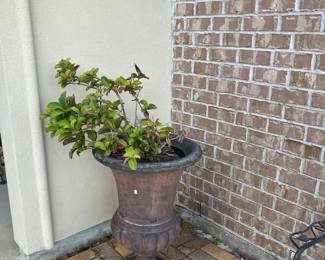 97 80.00 Pair of urn light weight