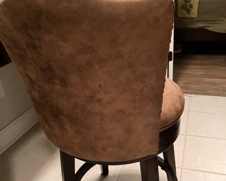 55 60.00 Barstool brown suede 20x19x40 - 24H to the seat
