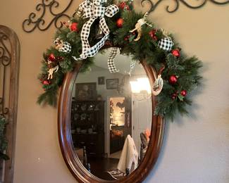 5 90.00 Oval wood mirror 37x28
6 50.00 Iron scroll work 52x20