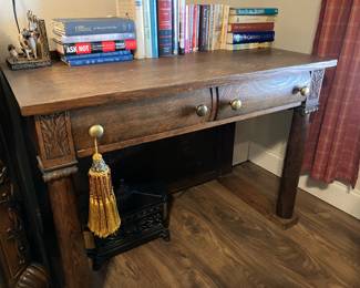 66 450.00 Antique tiger Oak desk with colums 42Wx20Dx30H with chair