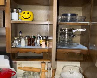 Kitchen dishes 
