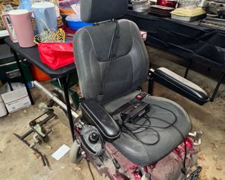 Electric wheel chair-needs battery 