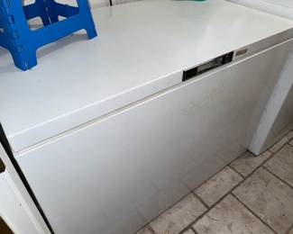 Deep freezer