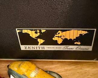 ZENITH TRANS-OCEANIC TWELVE BAND RADIO.