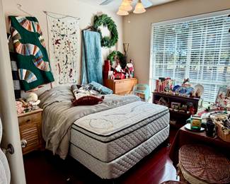 CHRISTMAS ROOM WITH LINENS.