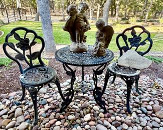 SWEET GARDEN PATIO SET.