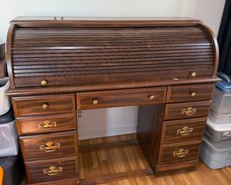 Roll top desk
Available for presale 