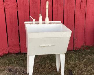 Utility sink