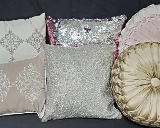 CT328Assorted Pillows