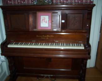 ANTIQUE PUMP ORGAN