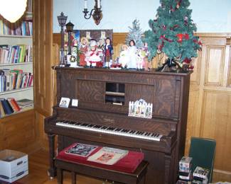 PLAYER PIANO & HOLIDAY ITEMS