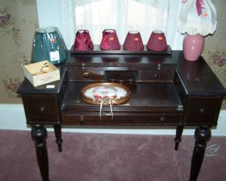 SPINET DESK & LAMP SHADES