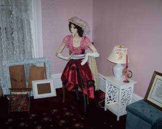 MANNEQUIN, SMALL TABLE, LAMP & FRAMES