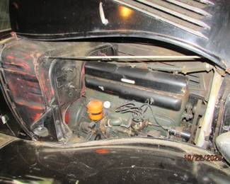 Engine compartment of Buick