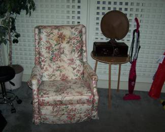 RECLINER & OLD RADIO
