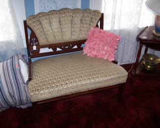 EASTLAKE SETTEE
