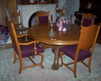 60" Round oak table/ 6 chairs--has 6 12" leaves--NO LONGER PART OF THE SALE. THE EXECUTRIX HAS REMOVED THE DINING SET. BEYOND OUR CONTROL.