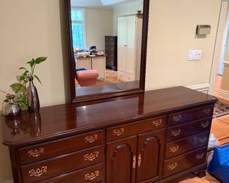 Lots of Bedroom Sets with King/Queen/Full/Twin beds