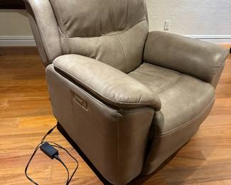 Electric Recliner with USB $150