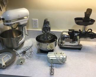 Vintage Kitchen Aid stand mixer Model K5 – A With whisk, paddle, hook, collar and cover, Sun beam 10 speed mixer, Omega juice extruder