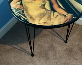 Side table Elegant Lady In The City