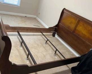 Fullsize Wooded Sleighstyle Bed