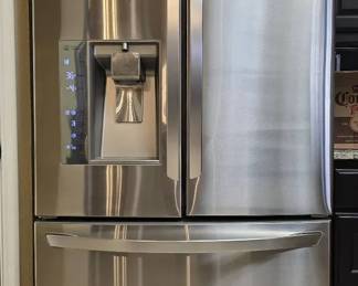 LG SS French Door Frig w Bottom Freezer, Ice Water Dispenser  This Thing Is Nice