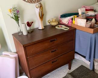 Walnut Mid-Century Chest of Drawers