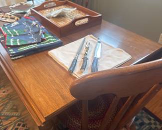 Beautiful vintage drop leaf table and chairs in excellent condition