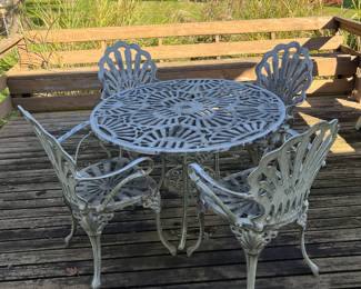 Outdoor table with 4 chairs