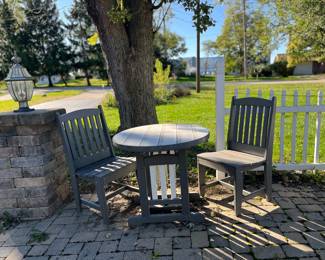 Table with 2 chairs/ composite