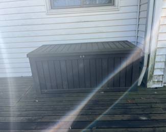 Deck box